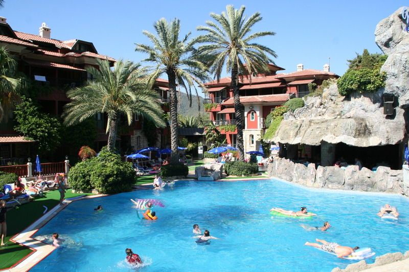 Grand Aquarium Apart İçmeler Exterior foto