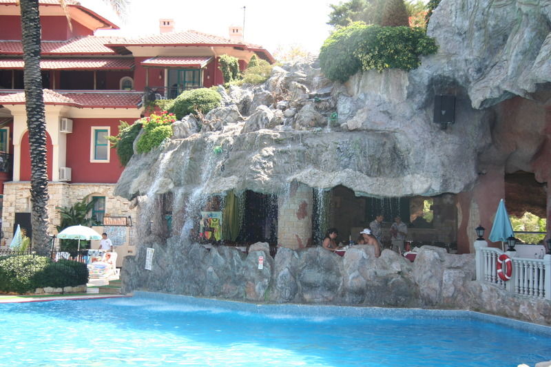 Grand Aquarium Apart İçmeler Exterior foto