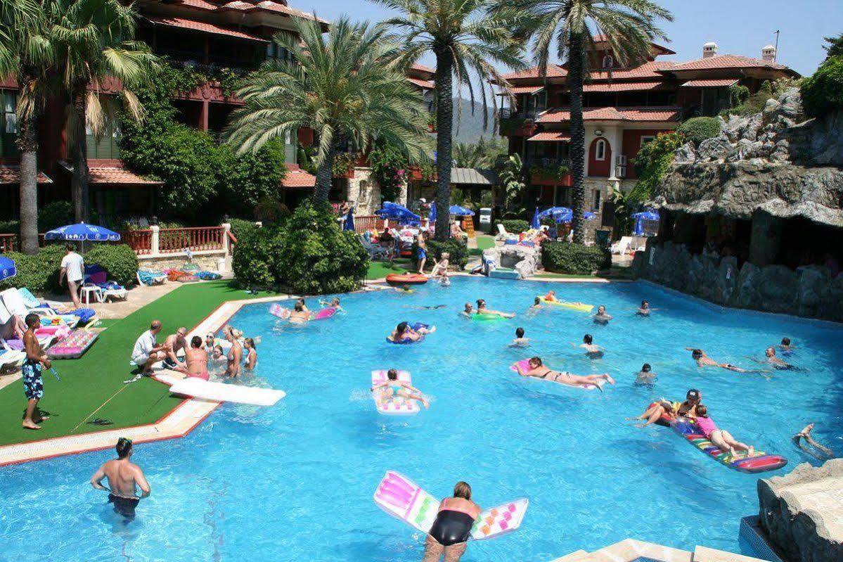Grand Aquarium Apart İçmeler Exterior foto